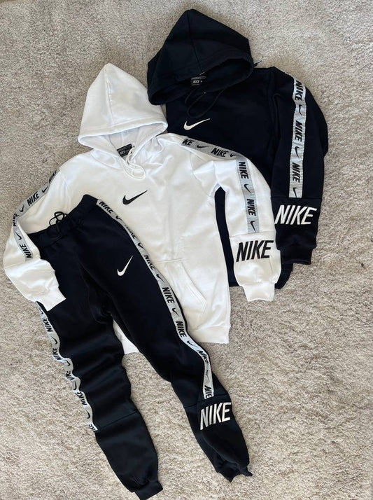 Chándal Nike (Negro o Blanco)